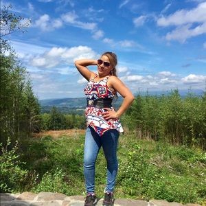 Meet your Posher, Madai